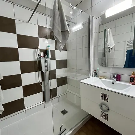 Apartment Deux Pieces Avec Vue Sur Canal Et Parking Prive A - Fr-1-338-616 Sete